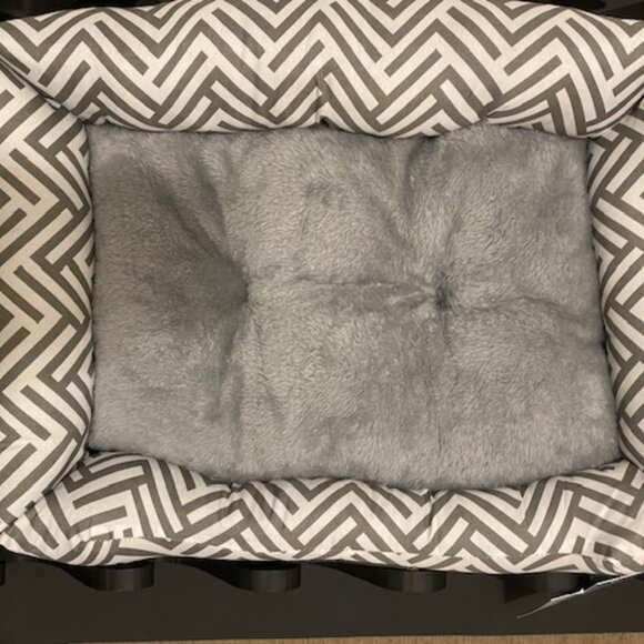 Modern Threads! Pet Bed COZY CUDDLER (22 in x 16 in x 5 in) - Picture 1 of 6
